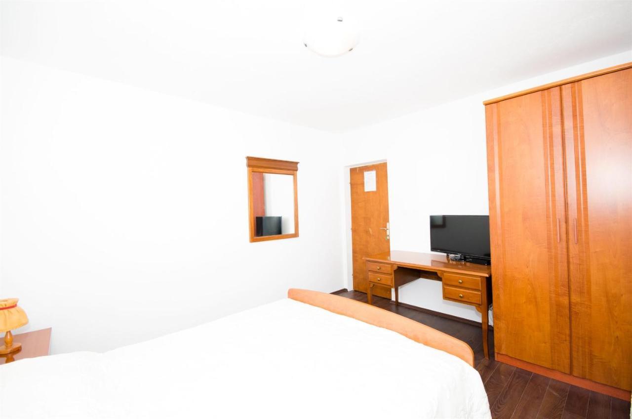 Guest House Rooms Rose Molunat Eksteriør billede